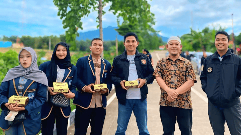 BEM INSTIDLA Bersama Kapolres Pesawaran Gelar Bagi Takjil dan Buka Bersama untuk Pererat Silaturahmi di Bulan Suci